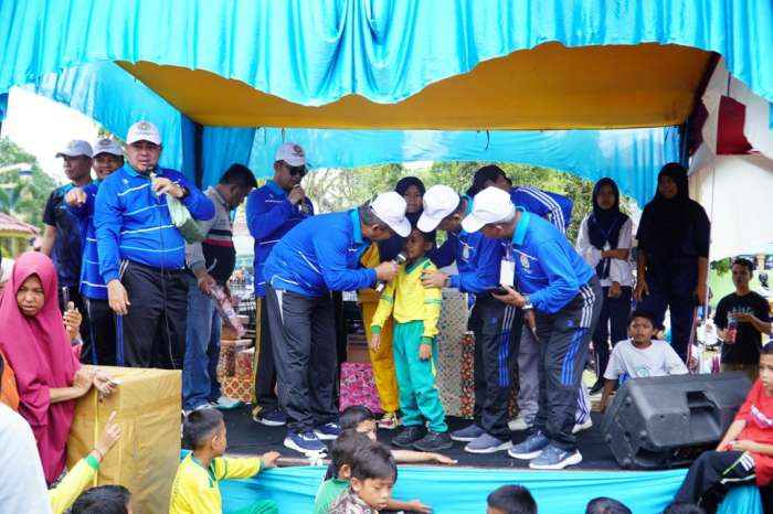 Ketua DPRD Kampar Bersama Pj Bupati Lepas Gerak Jalan Santai HUT Ke-77 PGRI